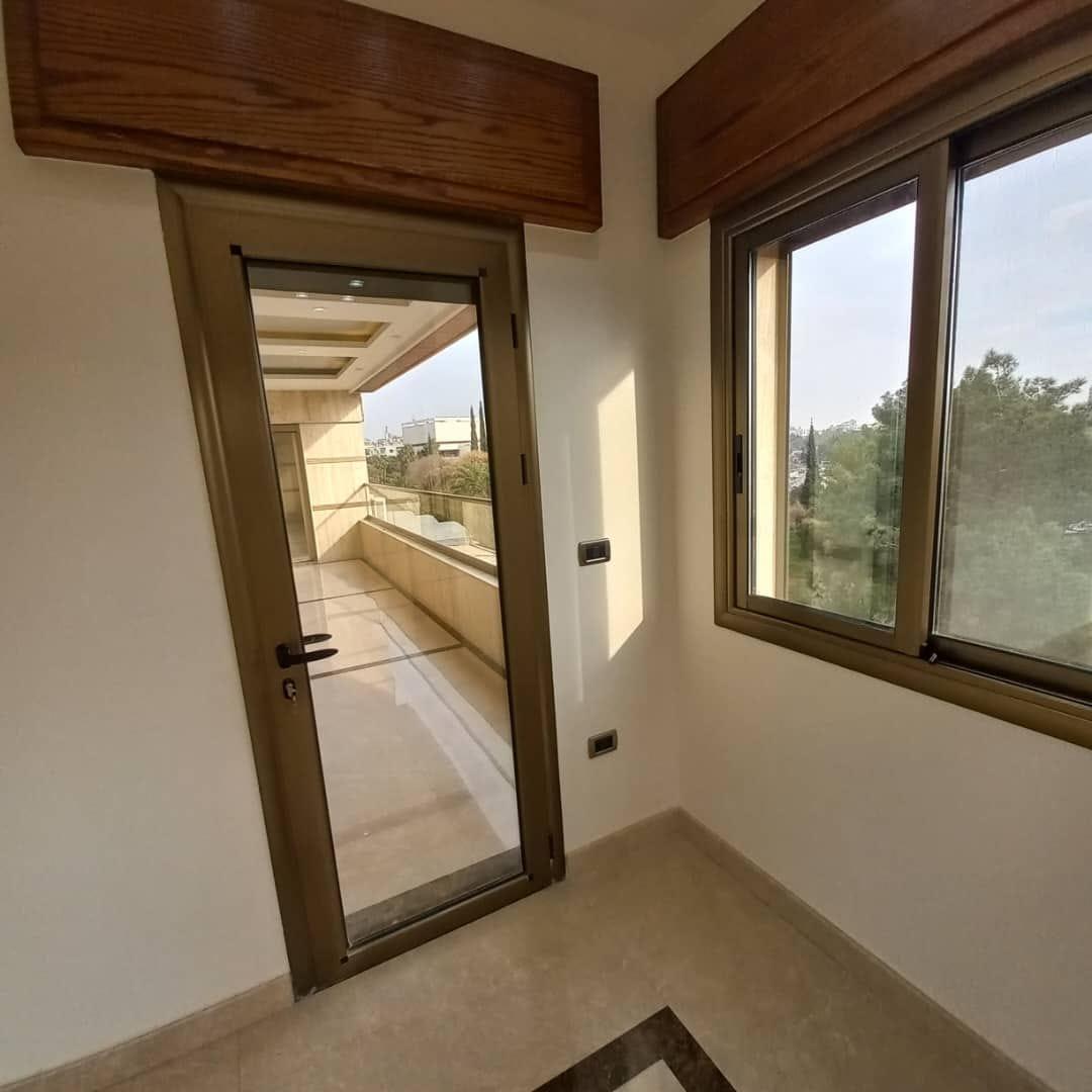 للبيع شقة سكنية بدمشق منطقه المالكي طلعة مشفى الشامي