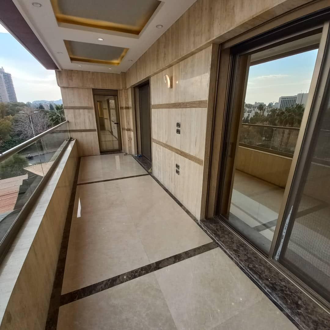 للبيع شقة سكنية بدمشق منطقه المالكي طلعة مشفى الشامي