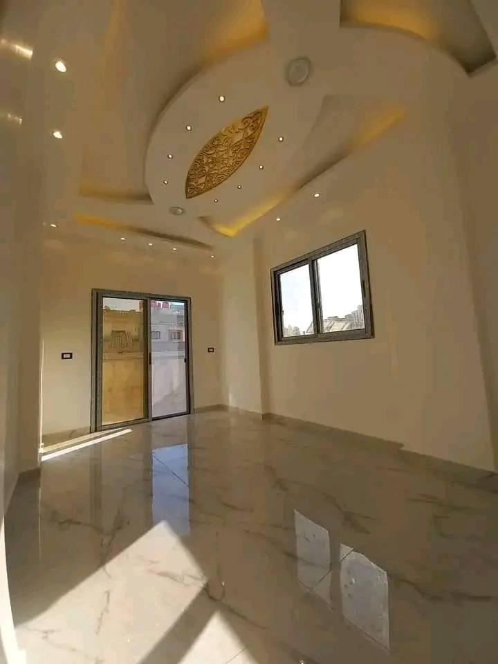 للبيع شقه سيدي مقداد عشارع العام مباشرة زاويه اطلاله مفتوحه