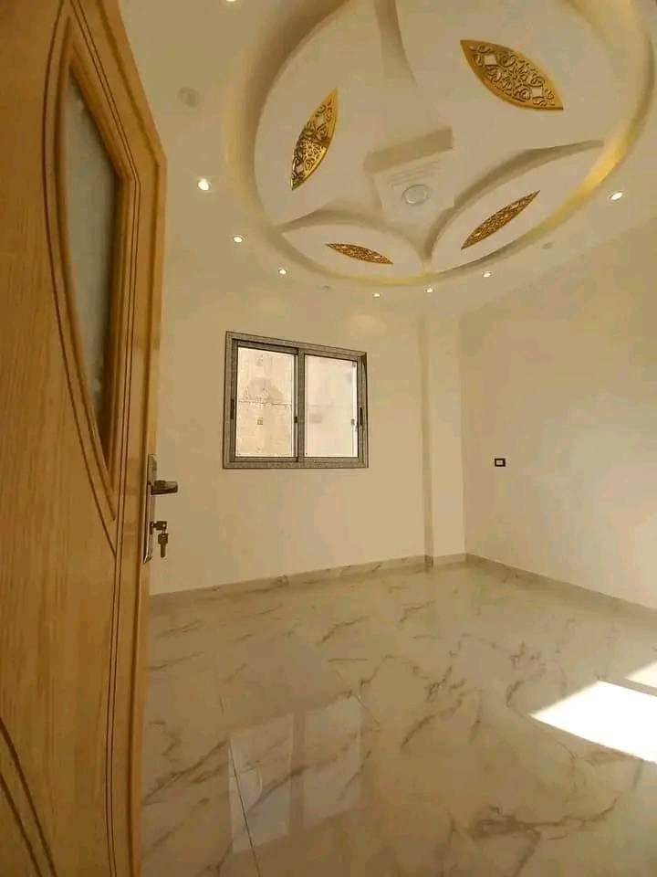 للبيع شقه سيدي مقداد عشارع العام مباشرة زاويه اطلاله مفتوحه