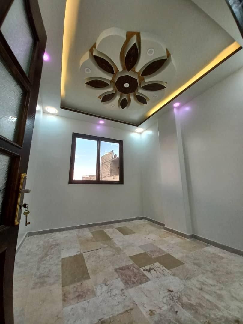 للبيع شقا سكنيه بيت سحم قرب صيدليه دوار جمل