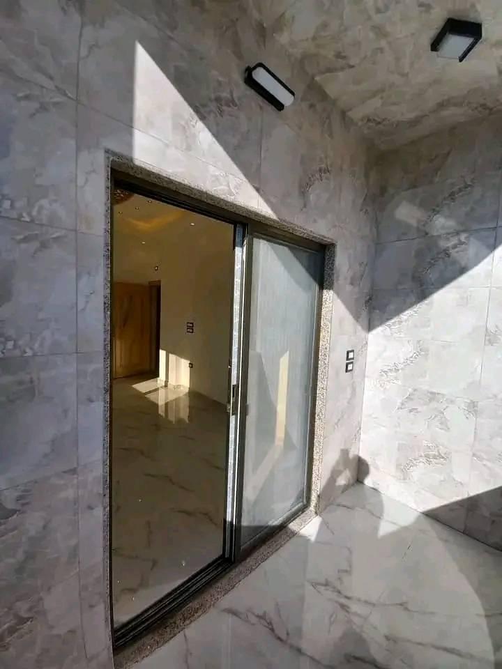 للبيع شقه سيدي مقداد عشارع العام مباشرة زاويه اطلاله مفتوحه