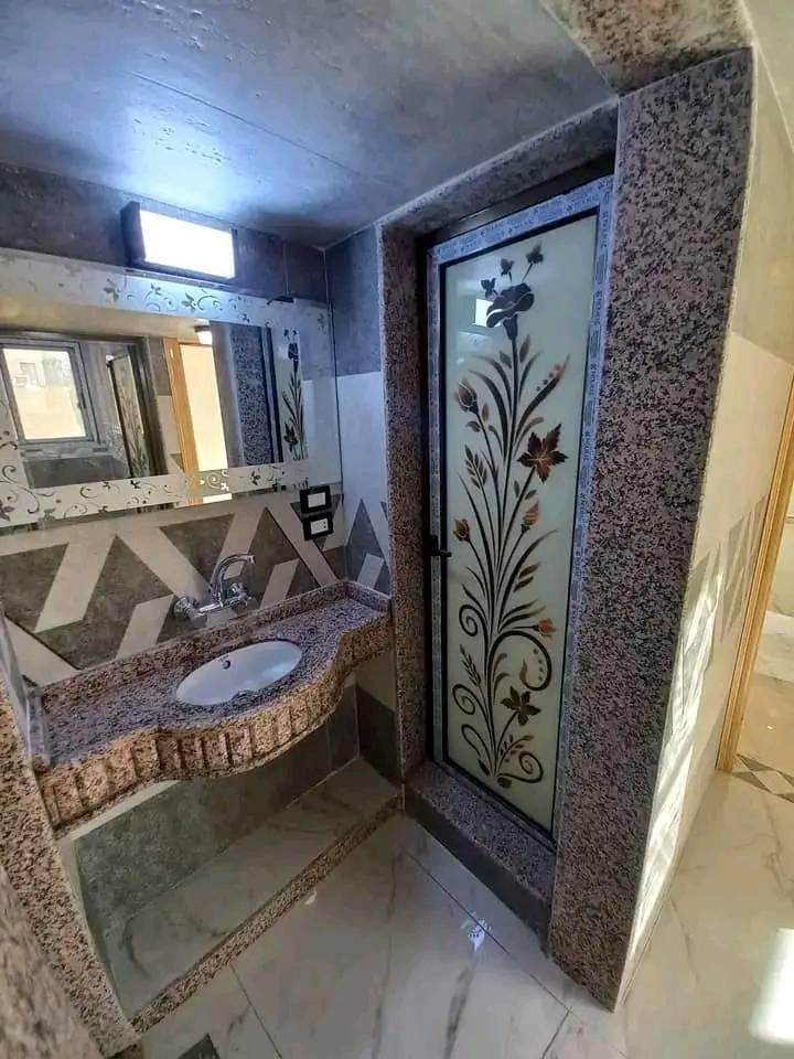 للبيع شقه سيدي مقداد عشارع العام مباشرة زاويه اطلاله مفتوحه