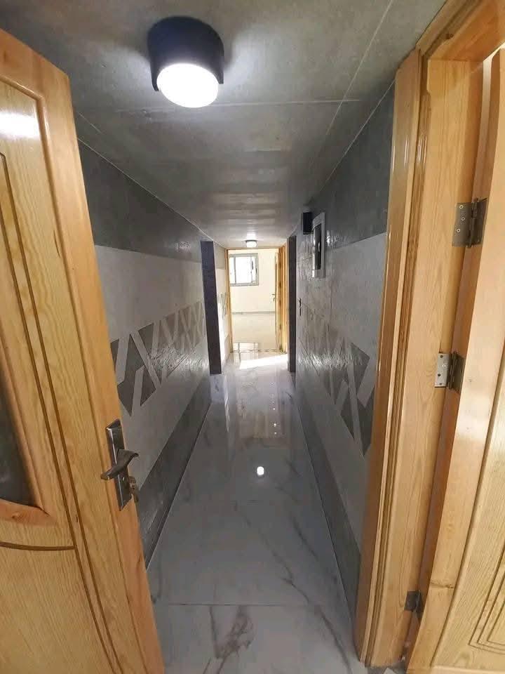 للبيع شقه بمنطقة سيدي مقداد عالشارع العام مباشرة