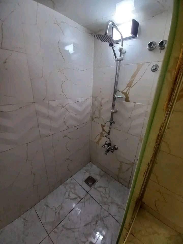 للبيع شقه بمنطقة سيدي مقداد عالشارع العام مباشرة