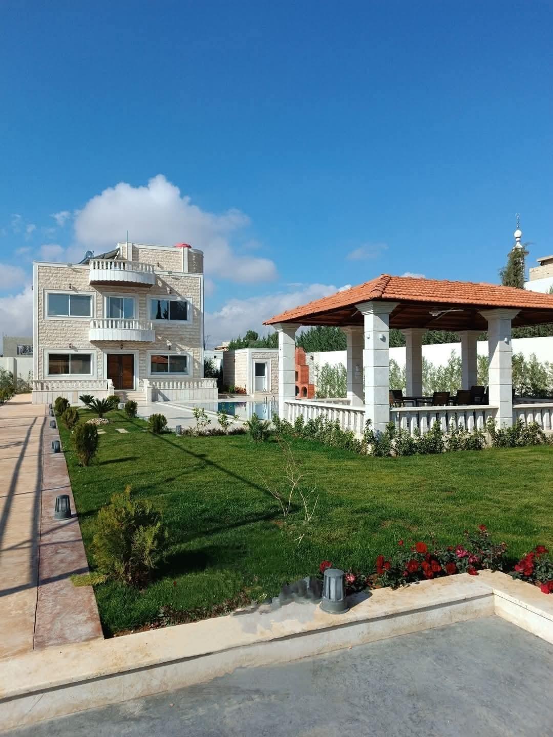 فيلا للبيع في دروشا جانب جامع الرحمن ضمن تجمع فلل راقي