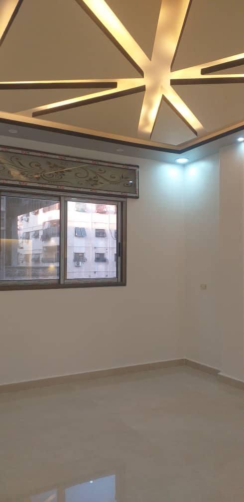 للبيع شقة ببيلا فوق سنتر الصلطان  طابق تاني شرقي شمالي