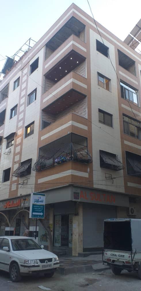 للبيع شقة ببيلا فوق سنتر الصلطان  طابق تاني شرقي شمالي