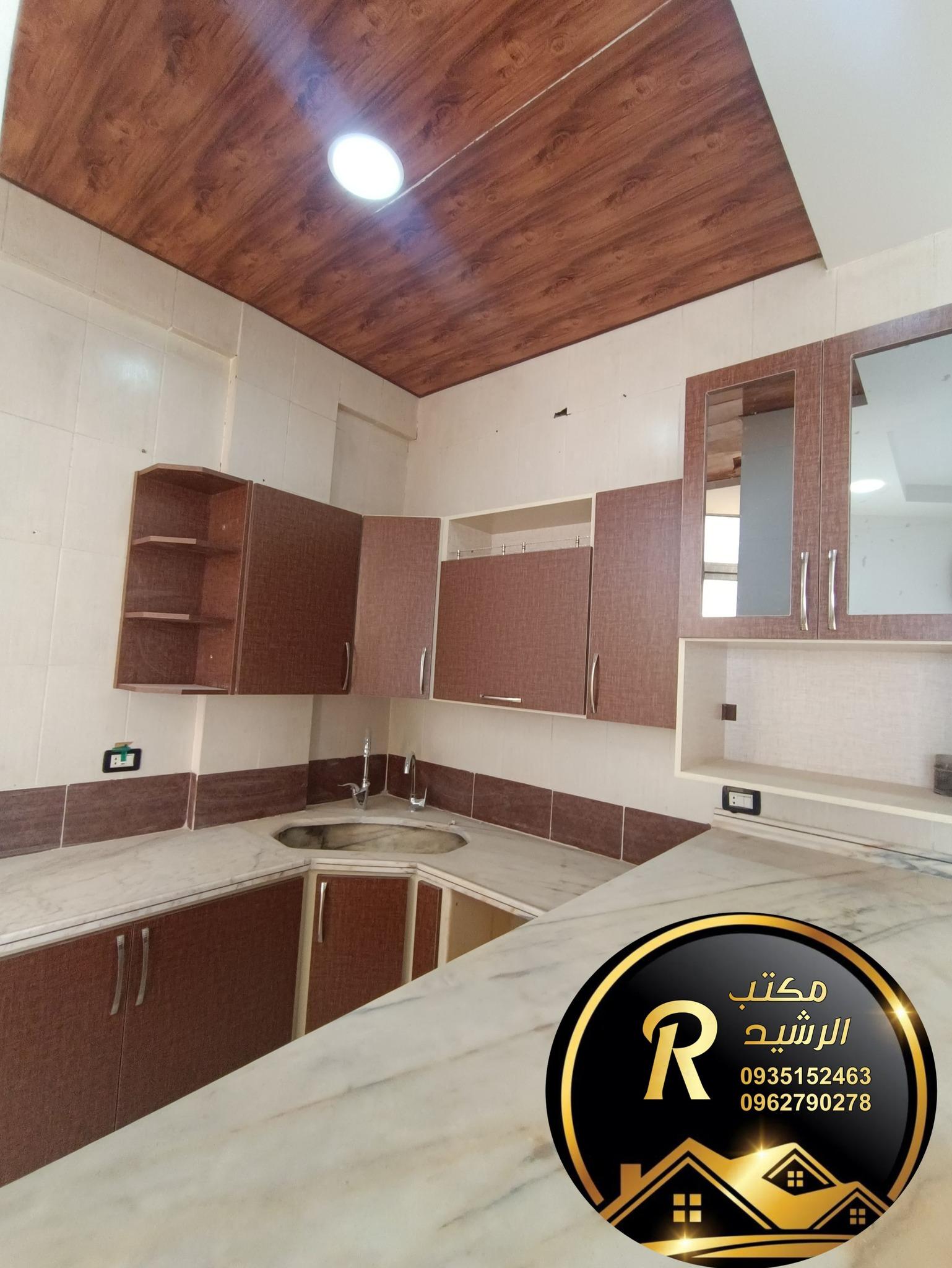 للبيع شقة في مدينة حرستا اربع غرف وصالون