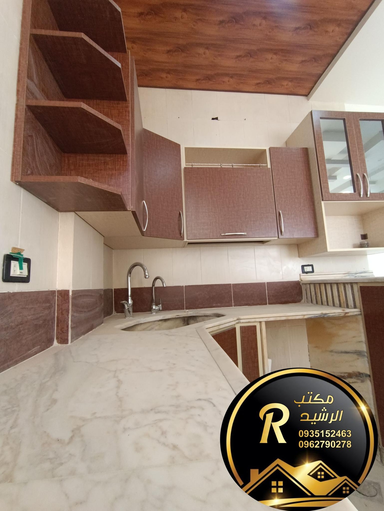 للبيع شقة في مدينة حرستا اربع غرف وصالون