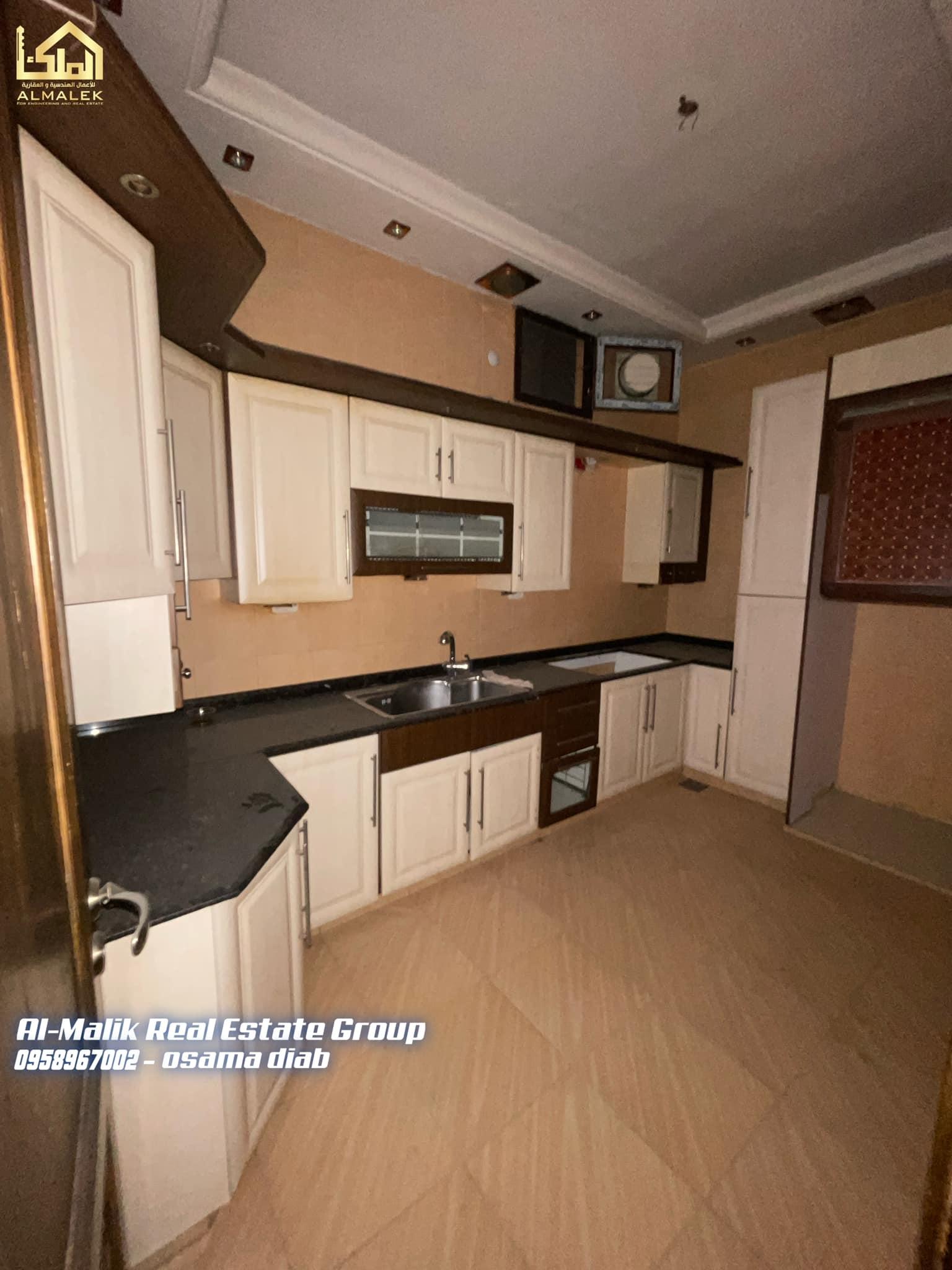 للبيع شقة سكنية في حي الفرقان قرب جامع السعد