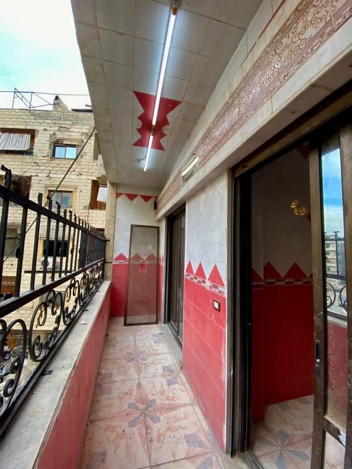 للبيع شقة سكنية في مدينه حرستا موقع حي كرم