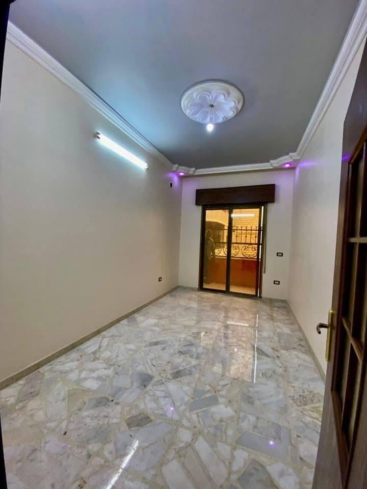 للبيع شقة سكنية في مدينه حرستا موقع حي كرم