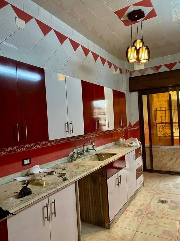 للبيع شقة سكنية في مدينه حرستا موقع حي كرم