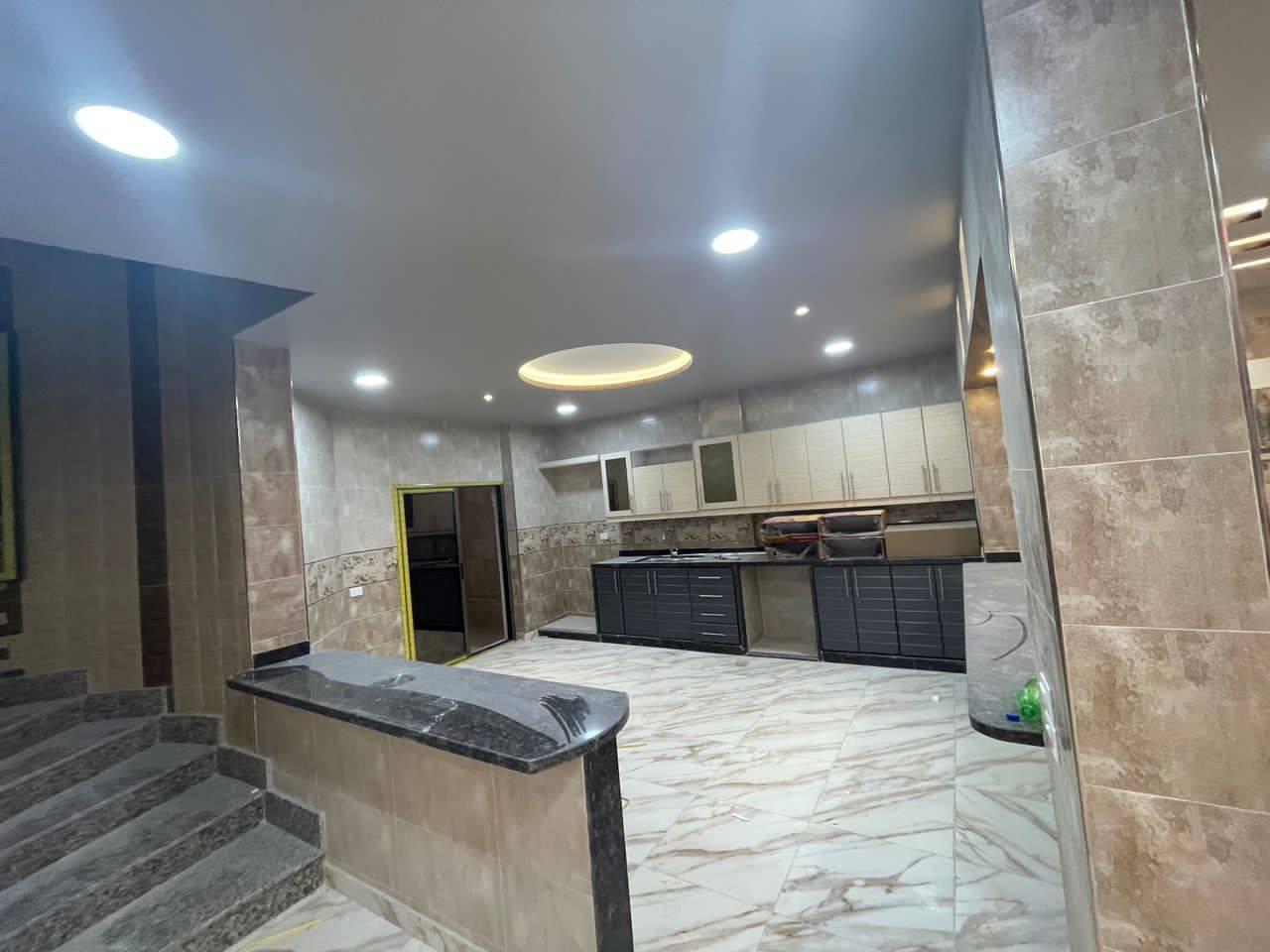 فيلا مميزة واكساء جديد سوبر ديلوكس طريق حمص مساحة 1000 متر