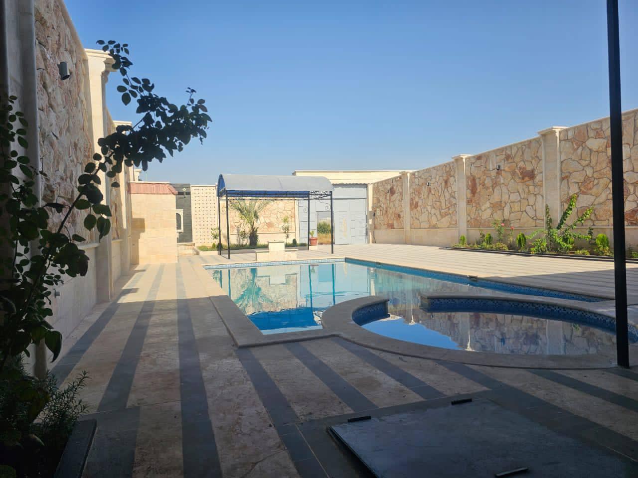 معروض للبيع مزرعه على طريق كفربو الجديد 500متر بناء