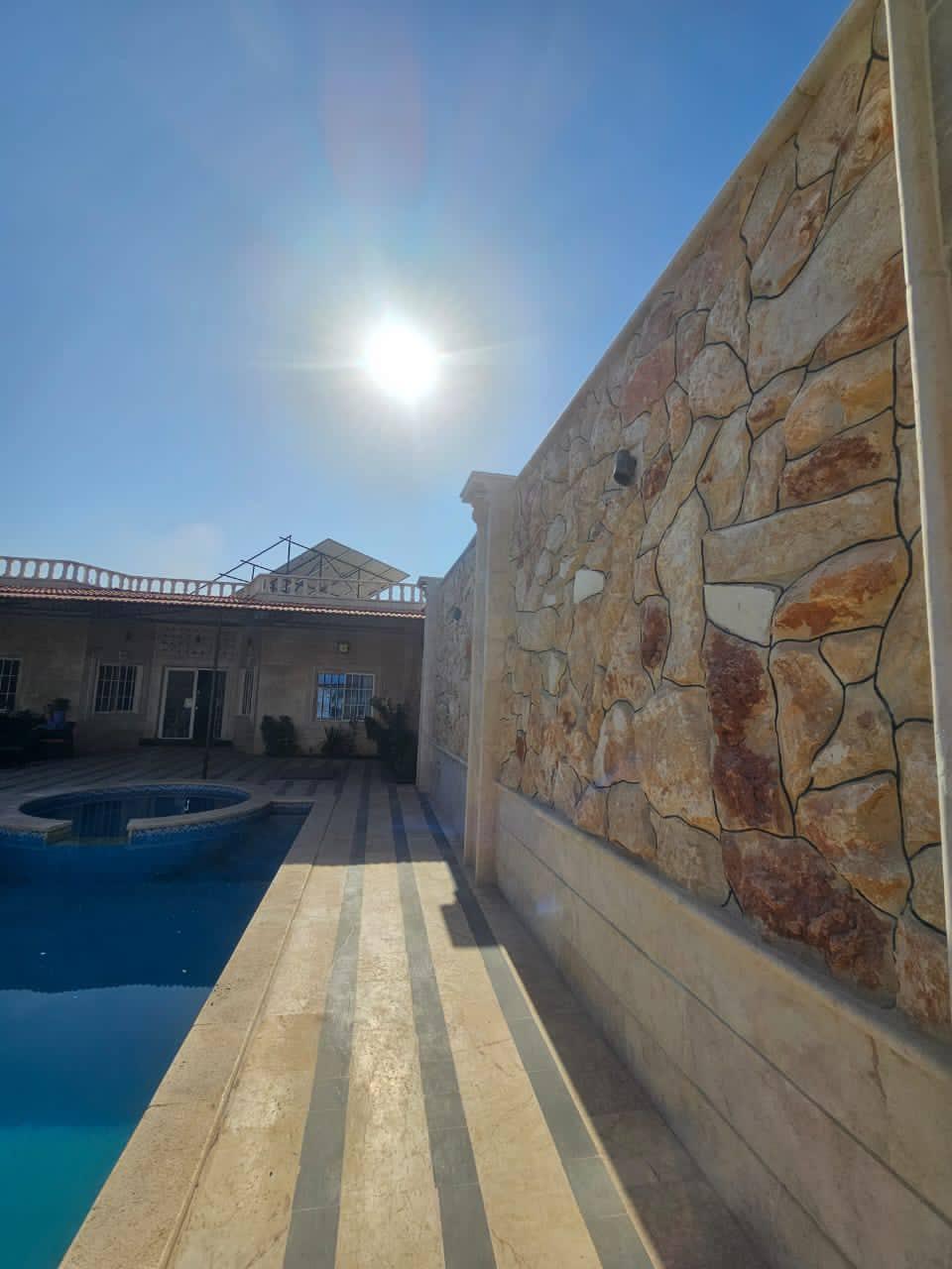 معروض للبيع مزرعه على طريق كفربو الجديد 500متر بناء