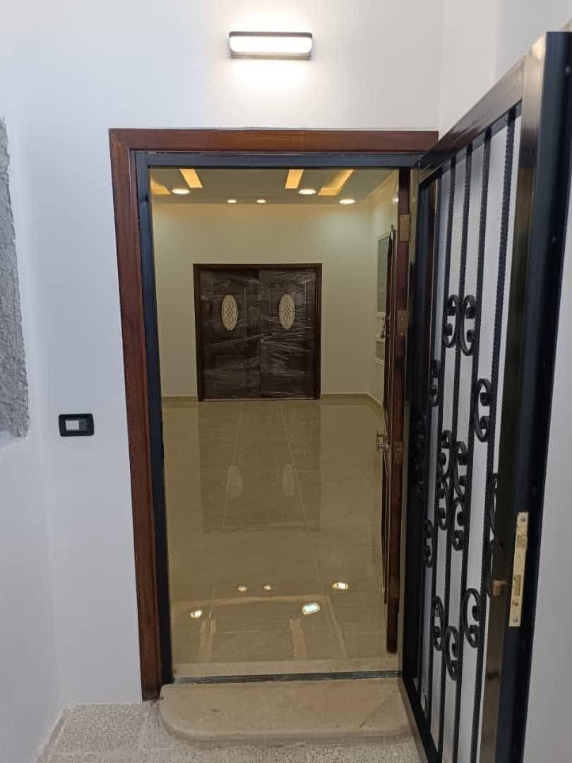 شقة للبيع في معضمية الشام شارع العام مساحة ١٥٠  متر