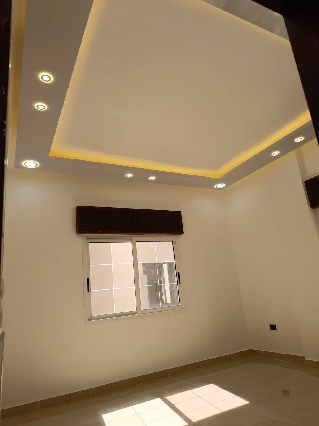 شقة للبيع في معضمية الشام شارع العام مساحة ١٥٠  متر