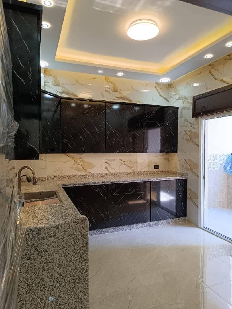 شقة للبيع في معضمية الشام شارع العام مساحة ١٥٠  متر