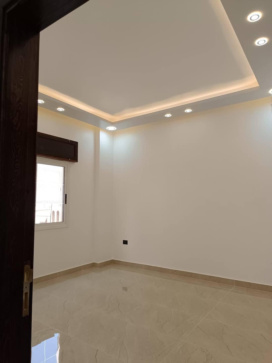 شقة للبيع في معضمية الشام شارع العام مساحة ١٥٠  متر