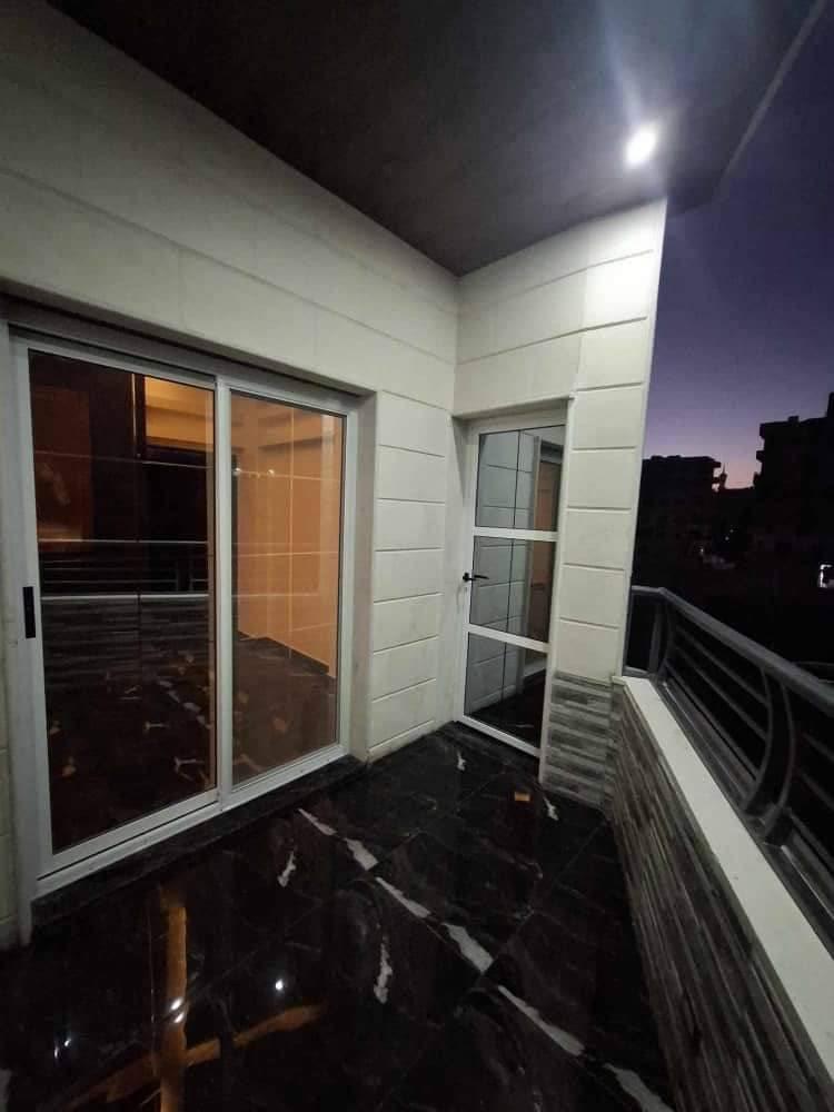 للبيع شقة في جديدة عرطوز البلد شارع الوزير طابق تاني سوكة