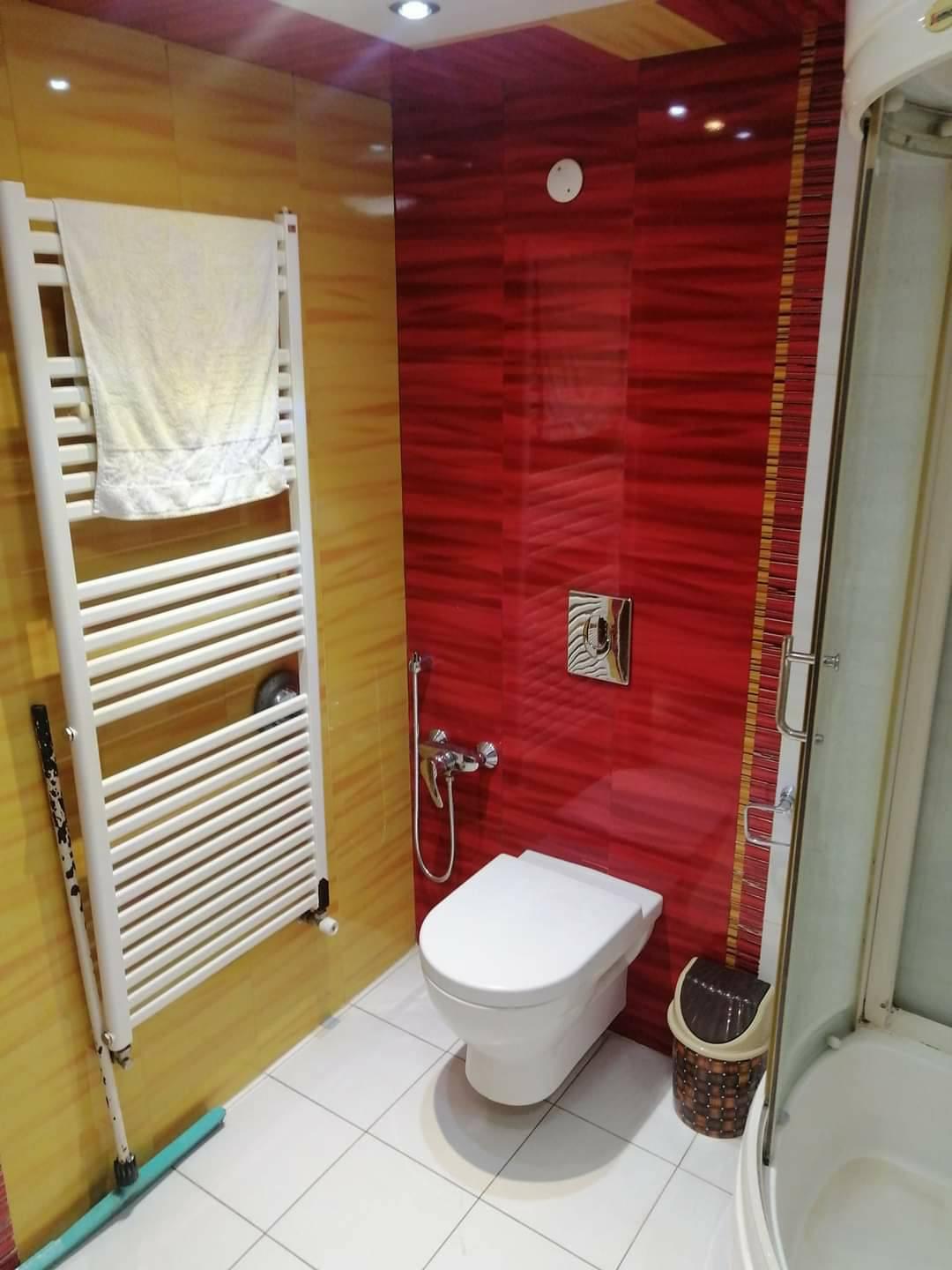 للبيع بيت بجمعية الزهراء عند جامع كعب بن مالك