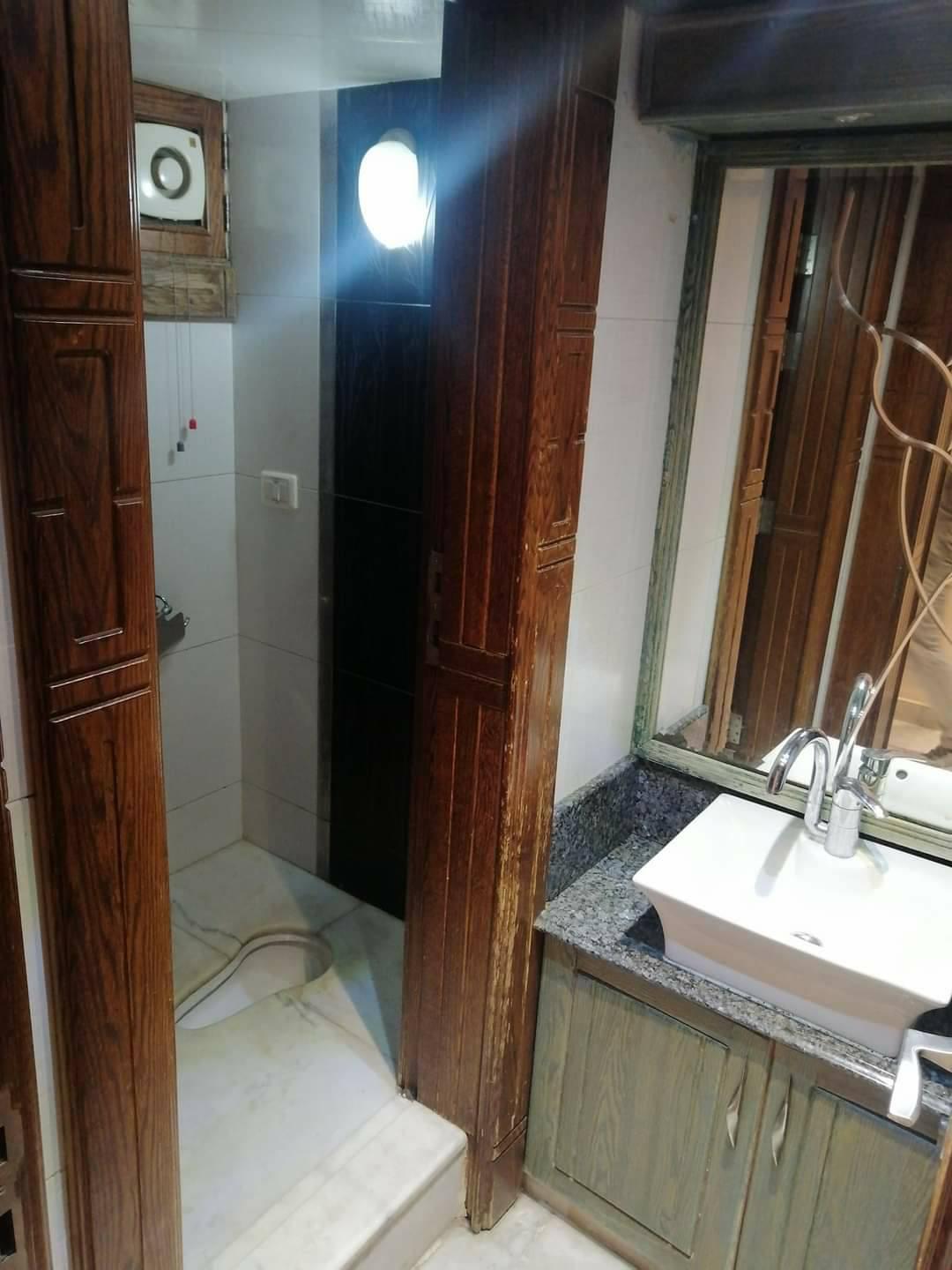 للبيع بيت بجمعية الزهراء عند جامع كعب بن مالك