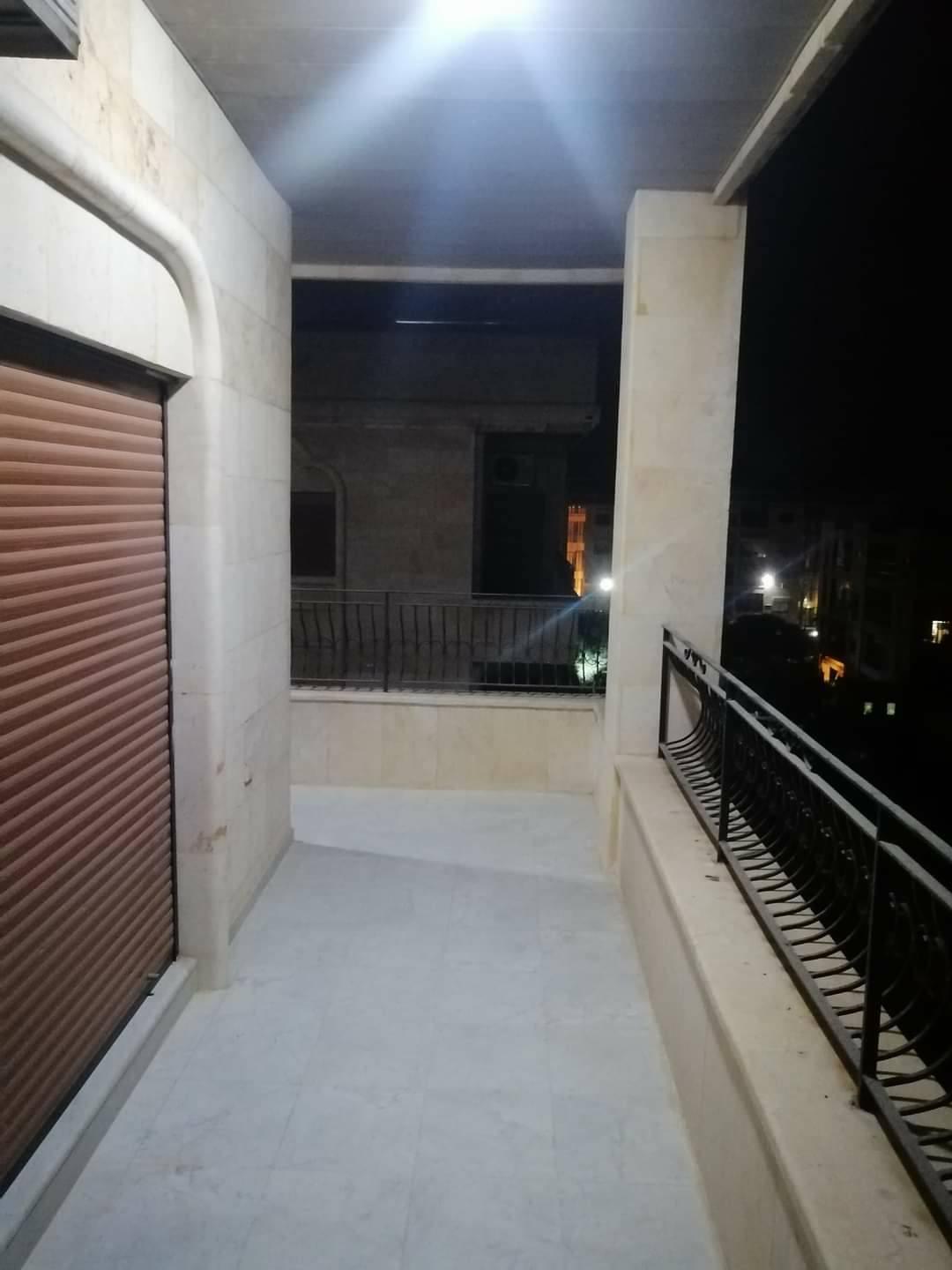 للبيع بيت بجمعية الزهراء عند جامع كعب بن مالك