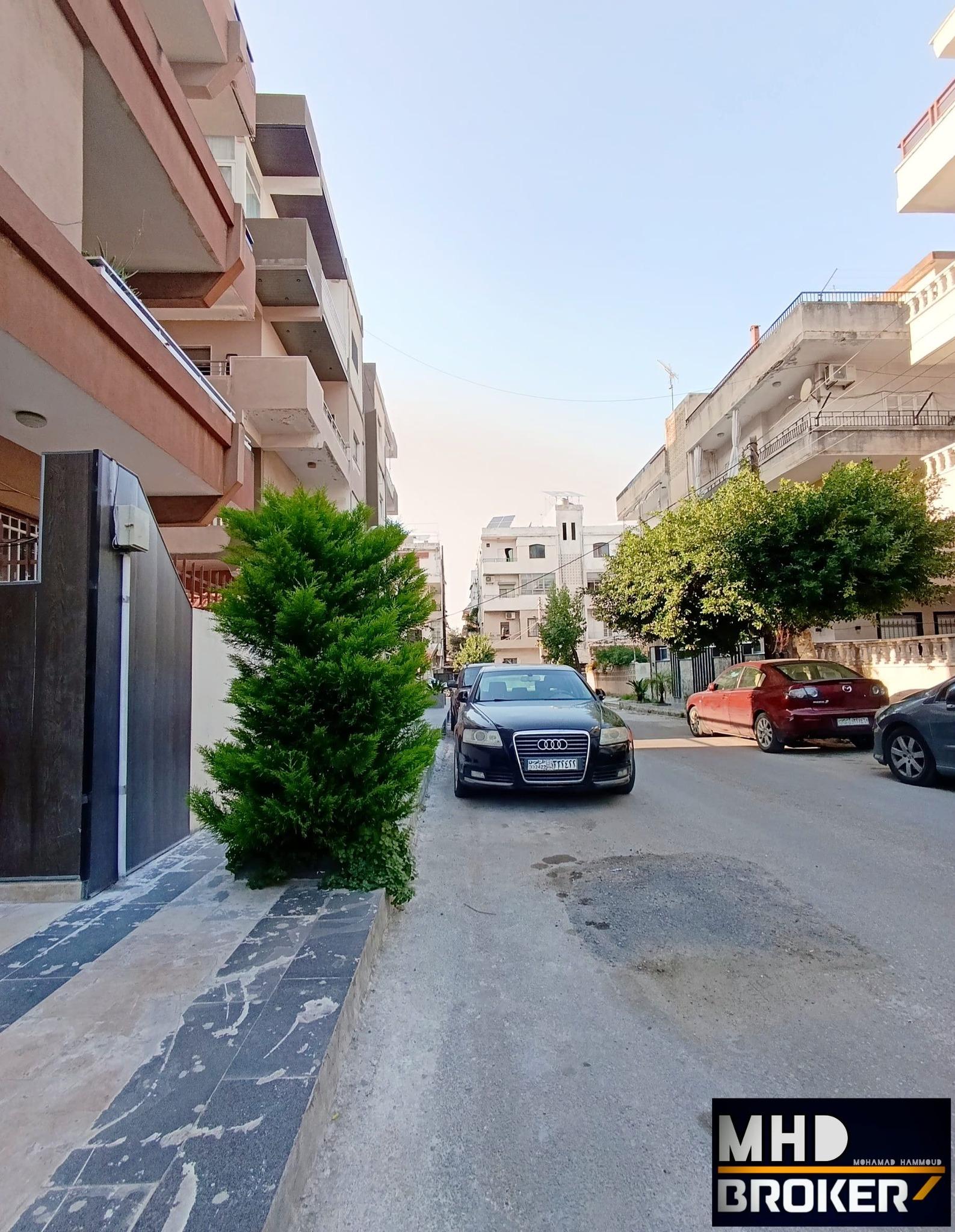 للبيع شقه في طرطوس الحمرات ضمن حي من أرقى الأحياء