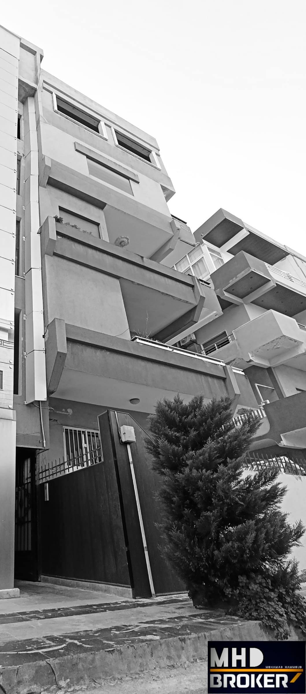 للبيع شقه في طرطوس الحمرات ضمن حي من أرقى الأحياء