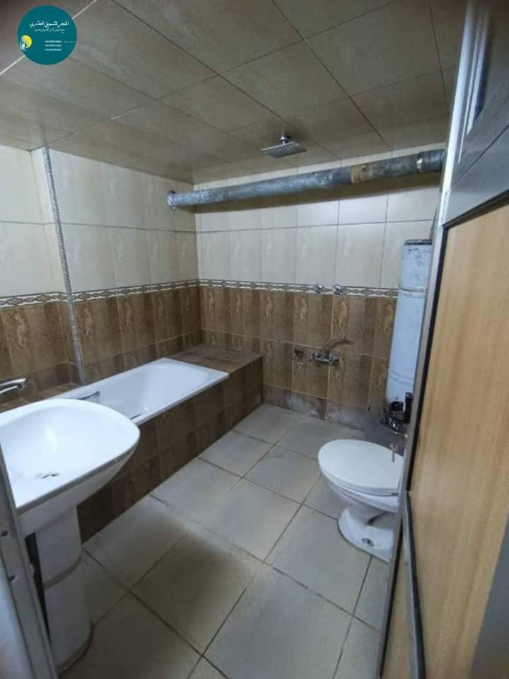 للبيع شقة زاوية في حماة القصور نزلة جامع اديب