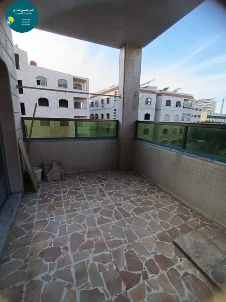 للبيع شقة زاوية في حماة القصور نزلة جامع اديب