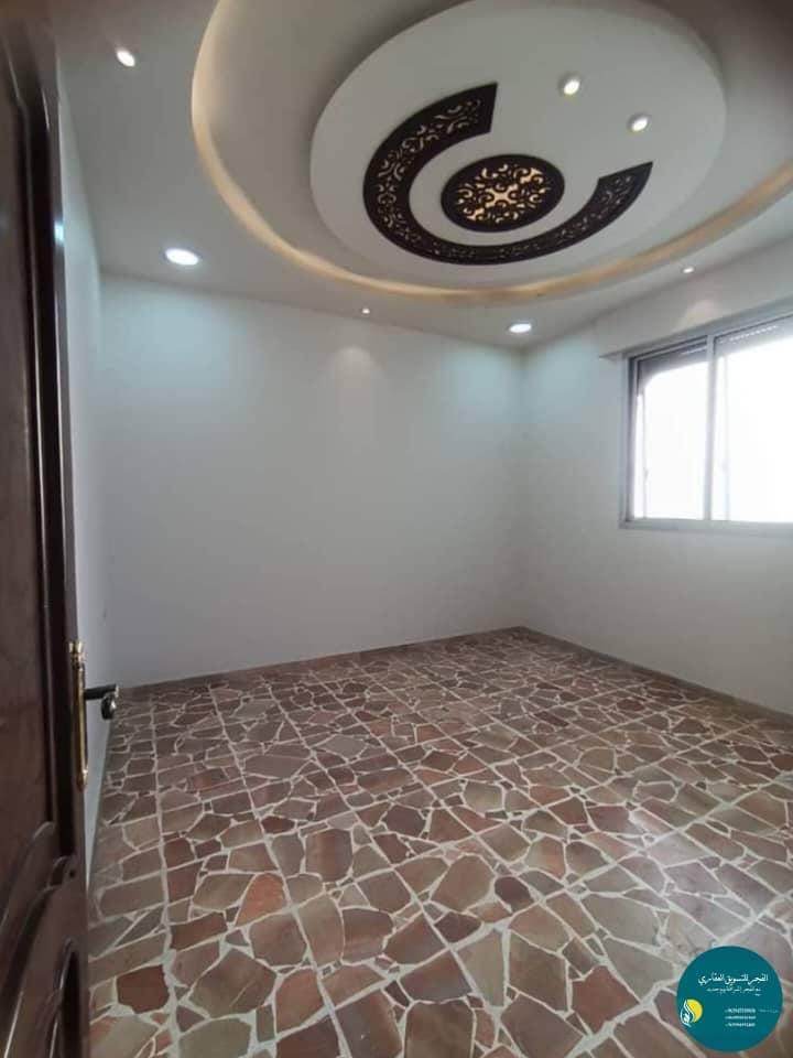 للبيع شقة زاوية في حماة القصور نزلة جامع اديب