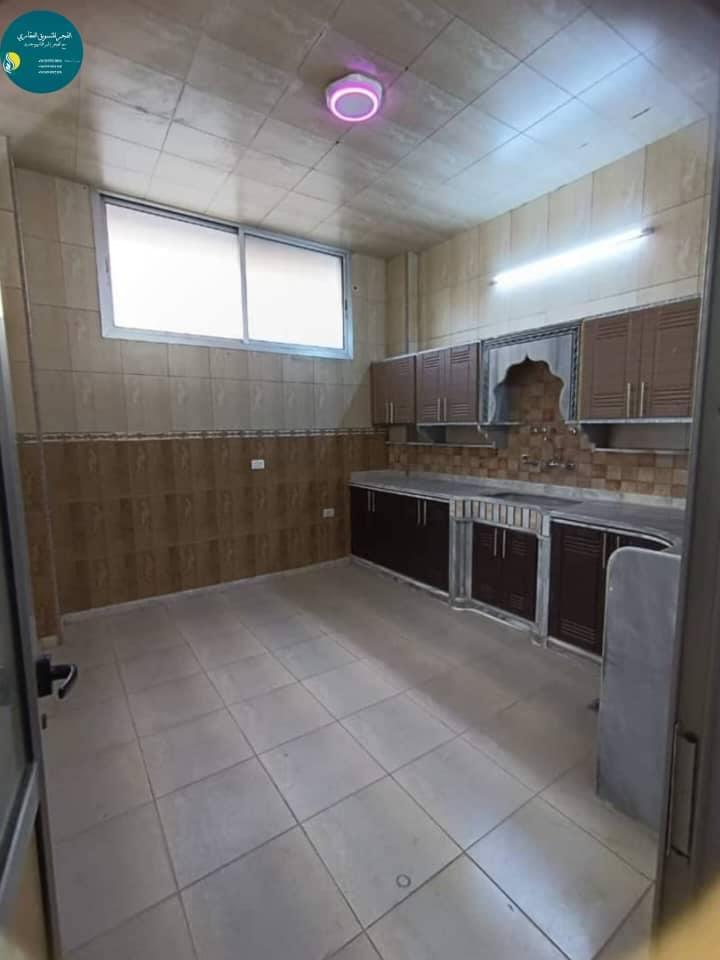 للبيع شقة زاوية في حماة القصور نزلة جامع اديب