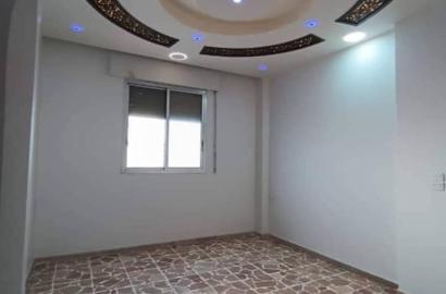 للبيع شقة زاوية في حماة القصور نزلة جامع اديب