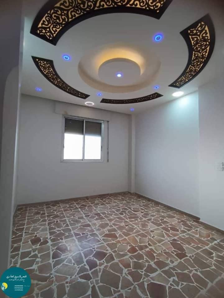 للبيع شقة زاوية في حماة القصور نزلة جامع اديب