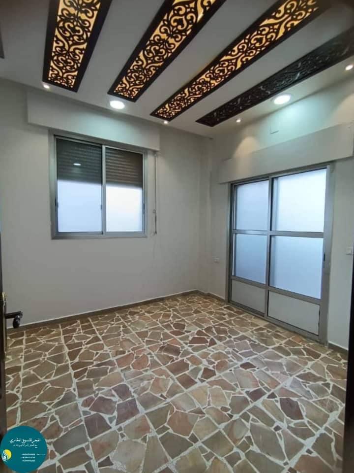 للبيع شقة زاوية في حماة القصور نزلة جامع اديب