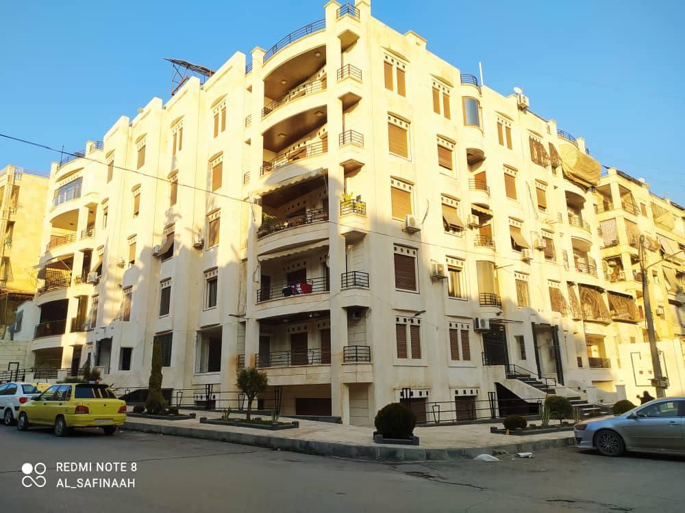 للبيع شقة سكنية في حي الفرقان المربع الذهبي