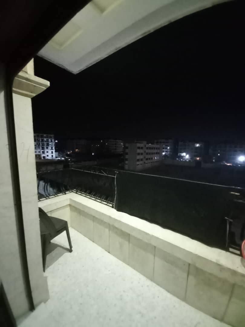 للبيع شقة سكنية مع العفش في حي حلب الجديدة جنوبي