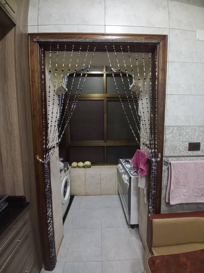 للبيع شقة سكنية مع العفش في حي حلب الجديدة جنوبي