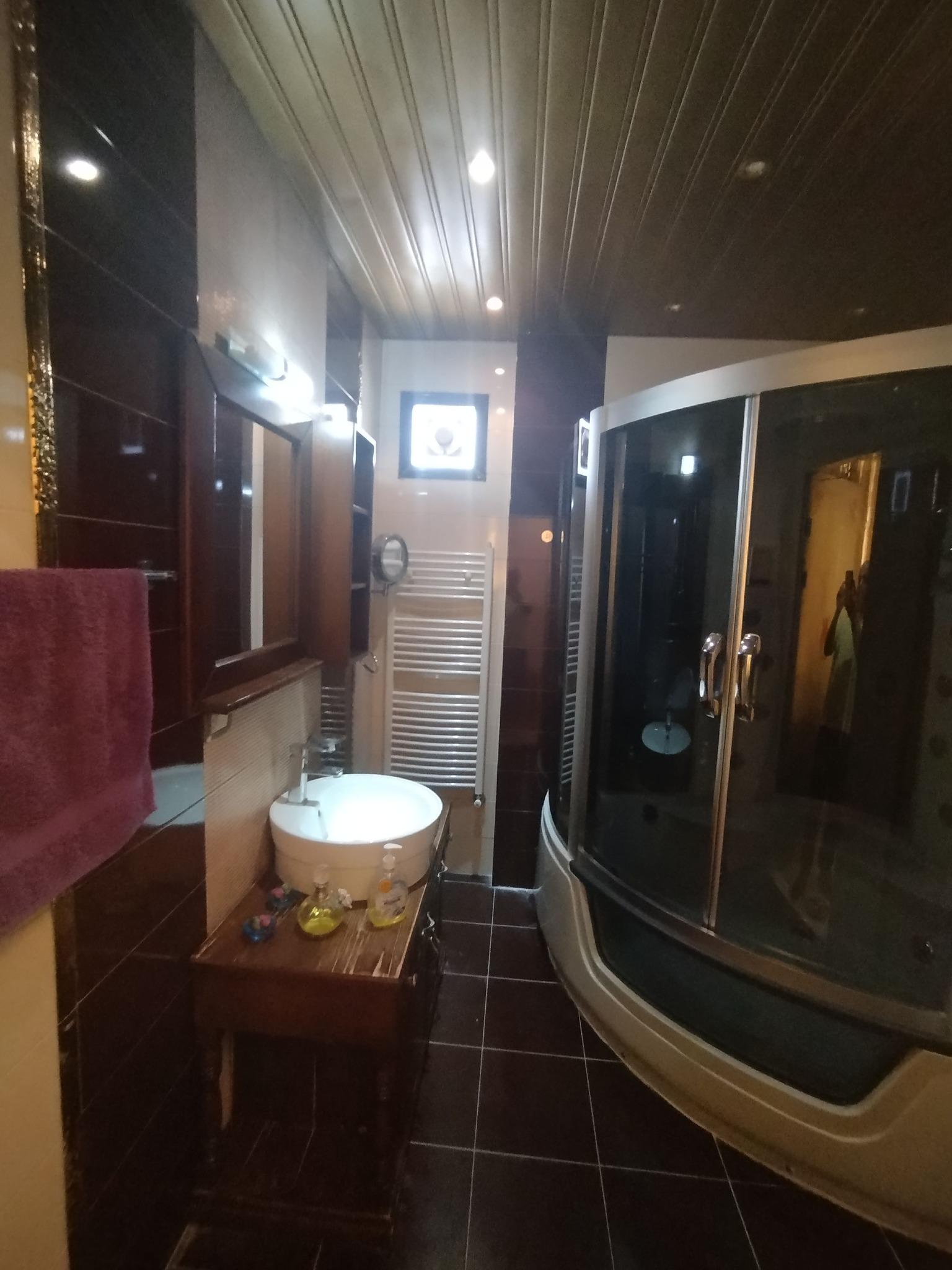 منزل للبيع بمنطقة أستراد التربيه على الشارع مباشر