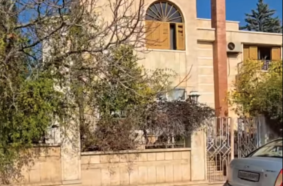 للبيع فيلا بالصبورة تبعد عن دمشق ١٧كم مساحة كبيرة مع قبو و ارض